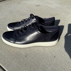 Ecco Men's Dark Blue Leather Sneakers